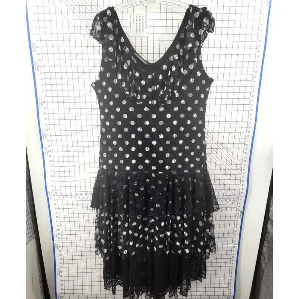Pyramid collection lace